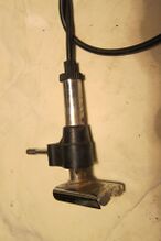 Seilzug-Stempelbremse Zeitraum: etwa 1980 bis 1990 Verwendung: Tourensporträder (Diamant, IFA Touring, Mifa), Klappräder Material: Stahl, Kunststoff Bemerkungen: Ober- und Unterteil verschraubt, Oberteil und Bowdenzugführung aus Kunststoff, schwarz