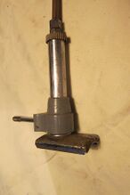 Seilzug-Stempelbremse Zeitraum: ca. 1970 bis 197x Verwendung: Diamant Tourensporträder, Mifa Touren- Klapp- und Kinderräder Material: Stahl (verchromt) Kunststoff Bemerkungen: Ober- und Unterteil verschraubt, Oberteil aus Plaste, Sechskantmutter als Kontermutter