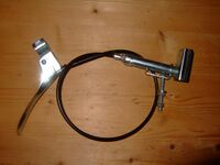 Stempelbremse mit Seilzug Zeitraum: ? Verwendung: ? Material: Stahl, verchromt Bemerkungen: Zubehör