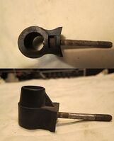 Führung für Stempelbremse Zeitraum: ca. 1980 - 1990 Material: Kunststoff Bemerkungen: Mutter gesteckt, Versteifung, schwarz