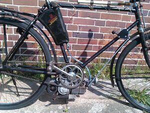 Tank, Motor und Andruckgestänge.