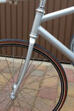 muffenlos gelöteter Rahmen mit schmalen Verstärkungsringen an den Sitzen der Steuersatz-Lagerschalen