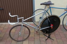 Bahn-Zeitfahrrad mit besonders kleinem Vorderrad (24") und 27"-Scheibenrad von FES hinten