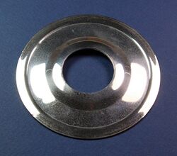 Zeitraum: 50er/60er Jahre (gesichert: 1957) Hersteller: Theilig Verwendung: Zubehörteil Material: Aluminium Bemerkungen: