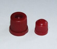 Überwurfmutter und Staubkappe Zeitraum: späte 60er Jahre/70er Jahre Hersteller: ?? Material: Thermoplast Bemerkungen: