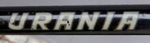 Urania-Schriftzug auf dem Unterrohr eines Anfang/Mitte der 1950er Jahre aufgearbeiteten Fahrrades.