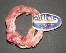 Nabenputzringe "Wüma" Zeitraum: hier: nach 1967 Hersteller: Wünsche & Co, Marienberg Material: Chenilledraht Bemerkungen: Einfarbig, mehrere Farben bekannt.