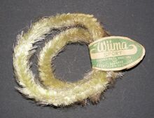 Nabenputzringe "Wüma Sport" Zeitraum: hier: nach 1967 Hersteller: Wünsche & Co, Marienberg/VEB Zellstoffverarbeitung Material: Chenilledraht Bemerkungen: Zweifarbig, mehrere Farbkombinationen bekannt. Produziert bis vrmtl. Ende der 1980er Jahre.